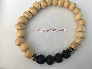 Nicole Bordeleau Instagram - Bien que ce soit difficile à admettre
Ce qui se présente sous le couvert de l’adversité
N’est pas toujours « contre » nous
Mais parfois bien « pour » nous …
Un obstacle ou un échec pourrait être une indication à changer de voie.
Un symptôme qui persiste une invitation à ralentir ou à modifier quelque chose dans notre style de vie.
Un refus ou un rejet pourrait s’avérer un détour que prend la vie pour nous proposer quelque chose de plus beau et de plus grand.
Aujourd’hui, prêtons attention à ces propositions.

#lartdeseréinventer #réflexion #propositions #adversité #confiance #humilité #souplesse #ouverture