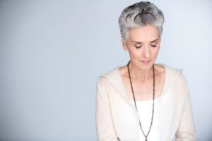 Nicole Bordeleau Instagram - Pour contrer les effets du stress, de la fatigue et de la tension, nous offrons « un moment de quiétude » en écoute balado.

Bonne découverte !

Photo @laurencelabat 

#nicolebordeleauenbalado #podcast #balado #quiétude #stress #fatigue #pression #calme #écoute #méditation