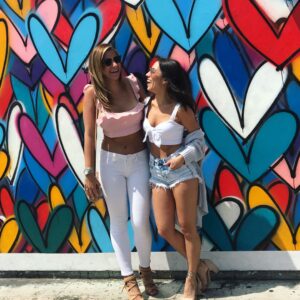 Nicole Dambro Instagram - Heyyyyy look I’ve got a heart on 😜 #lovewall #punderful #lifeisdambreezy #nikwearsshortjorts —————————————
Photo 📸 by my love @krisenss 💜 thank you for visiting and for such an amazing afternoon. Until our next adventure! 😘