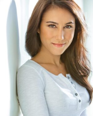 Nicole Dambro Instagram - #FBF To my previous headshot session with @michaelroud ✨ (someone put me in a Soap Opera before my mom loses her mind 😜) #nicoledambroactress #allwhiteerrthang