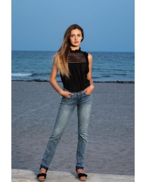 Nicole Elizabeth Berger Instagram - Delighted to share my latest @7forallmankind project. I have always loved their casual yet classy #jeans and #tops— eye-catching quarantine chic.👖😉👖#7forallmankind 
#whereverwith7
#palmbeach