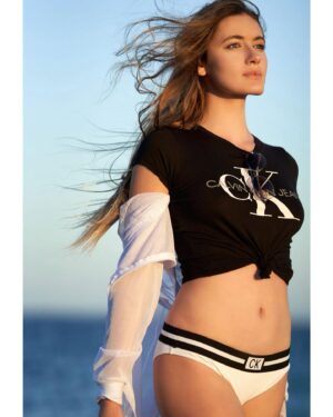 Nicole Elizabeth Berger Instagram - It’s official! Now represented by @elitemiami for modeling.
📸: @gonzalofeophoto