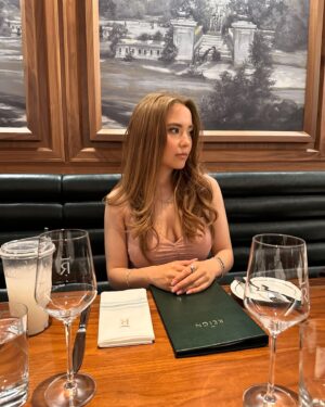Nicole Huff Instagram - Graduation lunch 🤎