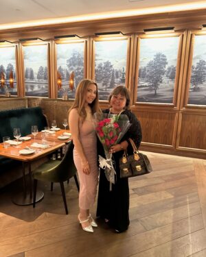 Nicole Huff Instagram - 👩🏻‍🎓🩷