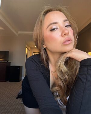 Nicole Huff Instagram - 🖤