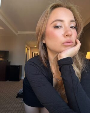 Nicole Huff Instagram - 🖤