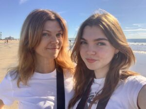 Nicole de Boer Instagram - Lovely family beach day☀️🌊❤️🥰

#california #beach #family