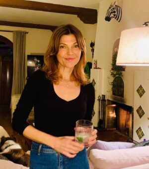 Nicole de Boer Instagram - Not staying up late this one. Wishing you all a Happy , healthy and prosperous New Year .🥂 🎆 
Let’s be good to each other in  #2024 ❤️🙏🏼🖖
#newyear #kindness #loveandlight #llap