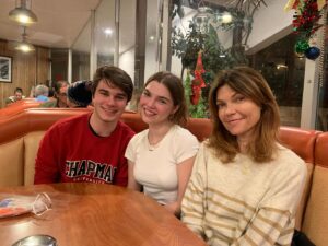 Nicole de Boer Instagram - Boxing Day family dinner at the Astro Family Restaurant 🚀💫
#diner #classicdiner #silverlake #astrofamilyrestaurant #midcenturymodern