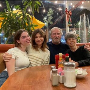 Nicole de Boer Instagram - Boxing Day family dinner at the Astro Family Restaurant 🚀💫
#diner #classicdiner #silverlake #astrofamilyrestaurant #midcenturymodern