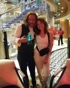 Nicole de Boer Instagram - Having THE BEST time on @startrekthecruise !! Hosting cupcake decorating &karaoke, playing in gameshows, dancing the night away and meeting all the wonderful #StarTrek fans. All aboard a gorgeous ship that looks a lot like the #ds9 promenade! Feeling #trulyblessed #startrek #startrekthecruise #startrekfamily #navigatoroftheseas 
🛳️👾👽🍹🎤🛳️☀️🖖🥰