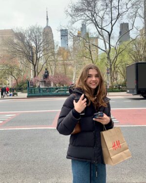 Nicole de Boer Instagram - Happy 16th Birthday @summer.kastner ! 
I’m so proud to be your mom. Love you so much xoxo 
❤️❤️❤️❤️🎂🎂🎂🎂🥳🥳
