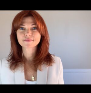Nicole de Boer Instagram - They turned me into a redhead.😊

#redhead #actorslife #torontofilmindustry #haircolor #haircolour