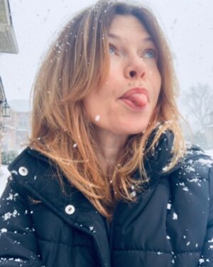 Nicole de Boer Instagram - The snow was fun but the weather yesterday had me smiling ! And So did my hair colour touch up and blow out from @billvenusvictoriasalon . Thanks Bill! 
#venusvictoriasalonandspa #toronto #etobicoke #torontolife #haircolour