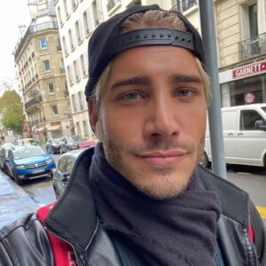 Nicolò Ferrari Instagram - Salut les amis, Bonne fête du 1er mai à tout le monde. Reposez-vous bien✨🫶🏻. Cette semaine je vais venir à Lille j’ai trop hâte j’ai jamais été dans cette ville mais je suis sûre que ça va être cool. ✈️