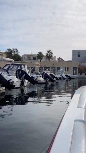 Nicolò Ferrari Instagram - Une journée Wakeboard dans le sud avec les amis et ma vie @victoria_mehault ♥️….quoi demandé plus? 🏄🏼‍♂️🌊 merci @xtrembasenautique nous avoir fait kiffer🫶🏻