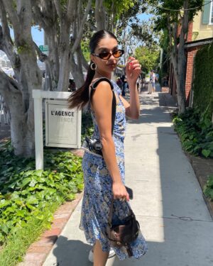 Nida Khurshid Instagram - Food, family, live music…I’m a happy girl🌞