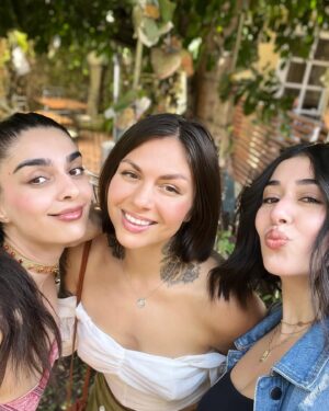 Nida Khurshid Instagram - Girl with a broken toe went to Costco-chella. Country album coming soon