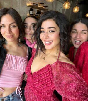 Nida Khurshid Instagram - Lately. (Is that what the kewl people are saying these days??🙃) Also, I feel very seen by this emoji,😶‍🌫️😶‍🌫️, last slide🥲