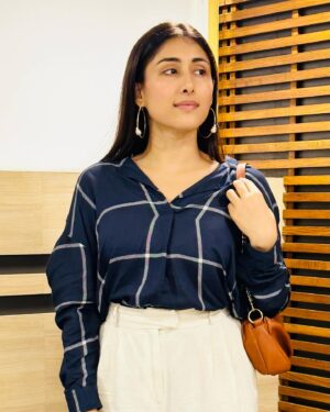 Nidhi Bhavsar Instagram - Summer friendly #ootd ❤️🪬
.
.
.
.
.
.
.
.
.
.
#summers #outfit #fashion #accessories #pants #shirt #casual #flats #hoops #simple #elegant #nomakeupmakeup #natural #hairstyle