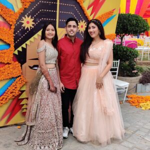 Nidhi Bhavsar Instagram - #photodump !
With time, I have started to appreciate the fact that these morons are my sibilings.. choice hi nai hai.. kya karein 😜u know I love u guys ! @_manyaa_17 @yuvrajbhavsarsoffcial #sibling #love 
#siblingsquad 
#cousins