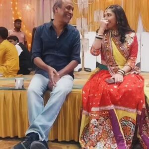Nidhi Bhavsar Instagram - Wrapping up an incredible journey filled with meaningful stories and heartfelt moments. This show tackled the important issue of dowry in India, and I am so grateful for the opportunity to be part of it. A huge thank you to our amazing producer JD sir @jd_majethia , the incredible Director & human Sanjay sir @upadhyaysanjays , the brilliant creative Nirav sir and Kripa @kripa22sharma and writing teams, and every single member of our crew who poured their heart into making this show special. Here are some fun behind-the-scenes moments that made this experience unforgettable! 

I regret not having pictures with all my co-actor friends but I love you guys ❤️

#Grateful #EndOfAnEra #Teamwork #socialchange @meetbjoshi_official_ @hatsoffproduction @sejalshah0703 @dharmesh64