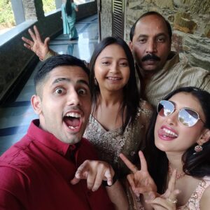 Nidhi Bhavsar Instagram - #photodump !
With time, I have started to appreciate the fact that these morons are my sibilings.. choice hi nai hai.. kya karein 😜u know I love u guys ! @_manyaa_17 @yuvrajbhavsarsoffcial #sibling #love 
#siblingsquad 
#cousins