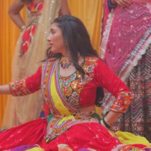 Nidhi Bhavsar Instagram - Wrapping up an incredible journey filled with meaningful stories and heartfelt moments. This show tackled the important issue of dowry in India, and I am so grateful for the opportunity to be part of it. A huge thank you to our amazing producer JD sir @jd_majethia , the incredible Director & human Sanjay sir @upadhyaysanjays , the brilliant creative Nirav sir and Kripa @kripa22sharma and writing teams, and every single member of our crew who poured their heart into making this show special. Here are some fun behind-the-scenes moments that made this experience unforgettable! 

I regret not having pictures with all my co-actor friends but I love you guys ❤️

#Grateful #EndOfAnEra #Teamwork #socialchange @meetbjoshi_official_ @hatsoffproduction @sejalshah0703 @dharmesh64