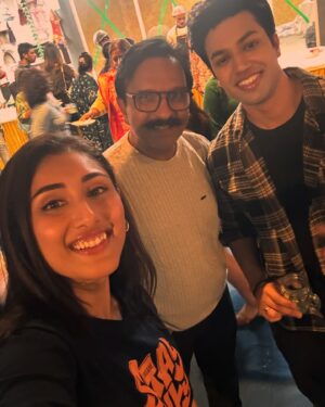 Nidhi Bhavsar Instagram - Wrapping up an incredible journey filled with meaningful stories and heartfelt moments. This show tackled the important issue of dowry in India, and I am so grateful for the opportunity to be part of it. A huge thank you to our amazing producer JD sir @jd_majethia , the incredible Director & human Sanjay sir @upadhyaysanjays , the brilliant creative Nirav sir and Kripa @kripa22sharma and writing teams, and every single member of our crew who poured their heart into making this show special. Here are some fun behind-the-scenes moments that made this experience unforgettable! 

I regret not having pictures with all my co-actor friends but I love you guys ❤️

#Grateful #EndOfAnEra #Teamwork #socialchange @meetbjoshi_official_ @hatsoffproduction @sejalshah0703 @dharmesh64