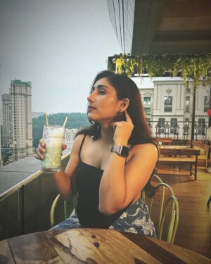 Nidhi Bhavsar Instagram - Why can’t life be this easy, breezy and beautiful.. ?
May be it inherently is.. May all that is left.. is to realise 😊