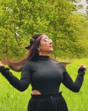 Nidhi Bhavsar Instagram - I bloom in greenery ❤️
.
.
.
.
.
.
.
.
.
.
.
.
.

.
#nature #greenery #green #grass #naturelovers #naturelover #naturephotography #naturephoto #ireland #limerick #universityoflimerick #ireland🍀 #ireland_gram #irelandtravel #irelandphotography