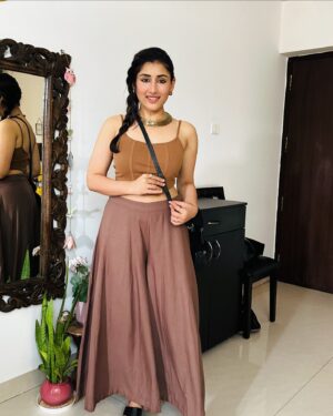 Nidhi Bhavsar Instagram - 🌻
.
.
.
.
.
.
.
.
.
.
#bohostyle #plazo #pants #ootdfashion