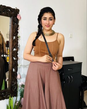 Nidhi Bhavsar Instagram - 🌻
.
.
.
.
.
.
.
.
.
.
#bohostyle #plazo #pants #ootdfashion