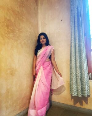 Nidhi Subbaiah Instagram - Mona… Loot lo sona! 🤍 
Loved playing this role @chefchidambara.thefilm 🤍💗