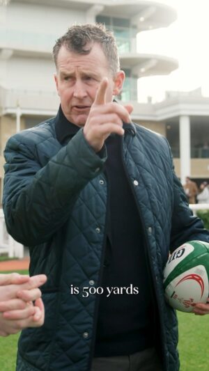 Nigel Owens Instagram - Legendary rugby ref @nigelrefowens takes his famous quotes to the Cheltenham Festival 😆 

It’s less than FIVE weeks to go! 

#horseracing #horses #horsesofinstagram