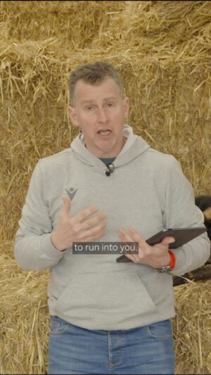Nigel Owens Instagram - Was it a penalty or not? 🤔

Watch #WhistleWatch with @nigelrefowens on World Rugby YouTube now

Presented by @emirates