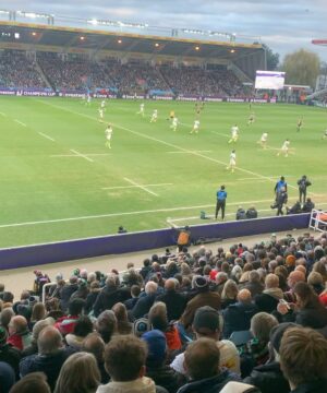 Nigel Owens Instagram - Great to be back at the Stoop as a spectator this time 😂 to launch their LGBTQ  Pride Supporter Kit. 🌈 Well done @Harlequins @DHLRugbyUK