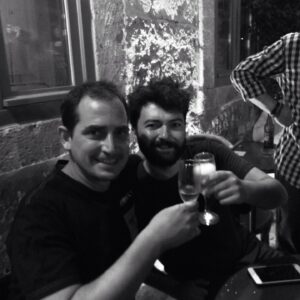 Nihan Balyalı Instagram - Zeplin’de doğum günleri bitmiyor🥳🍀 Fatih cümlelerini cebime koydum, gönderdiğin enerjilerle yoluma yürüyorum. İyi ki doğdun, iyi ki geldin. Bazı insanlar tanıdıkça güzelleşir. Mutluluk senin olsun.