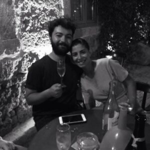 Nihan Balyalı Instagram - Zeplin’de doğum günleri bitmiyor🥳🍀 Fatih cümlelerini cebime koydum, gönderdiğin enerjilerle yoluma yürüyorum. İyi ki doğdun, iyi ki geldin. Bazı insanlar tanıdıkça güzelleşir. Mutluluk senin olsun.