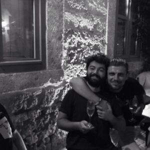 Nihan Balyalı Instagram - Zeplin’de doğum günleri bitmiyor🥳🍀 Fatih cümlelerini cebime koydum, gönderdiğin enerjilerle yoluma yürüyorum. İyi ki doğdun, iyi ki geldin. Bazı insanlar tanıdıkça güzelleşir. Mutluluk senin olsun.