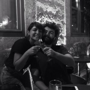 Nihan Balyalı Instagram - Zeplin’de doğum günleri bitmiyor🥳🍀 Fatih cümlelerini cebime koydum, gönderdiğin enerjilerle yoluma yürüyorum. İyi ki doğdun, iyi ki geldin. Bazı insanlar tanıdıkça güzelleşir. Mutluluk senin olsun.