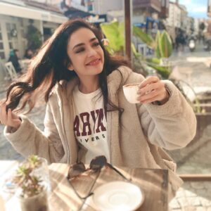 Nihan Balyalı Instagram - “There are only two ways to live your life. One is as though nothing is a miracle. The other is as though everything is a miracle.” 🤍