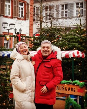 Nihan Durukan Instagram - Hoş gel 2023🎉🥰 Sağlık getir öncelikle tüm dünyaya..Sonra barış,sevgi ve huzur..Bunlar olsun dünyamızda gerisi kolaylıkla gelir…Herkesin yeni yılını kutlarız… Mutlu seneler🙏🏻❤️ Ve tabii ki hayat dostlarla güzel😍 @necmiyapici 📸 @boafilm  #heidelberg #almanya  @just_canika