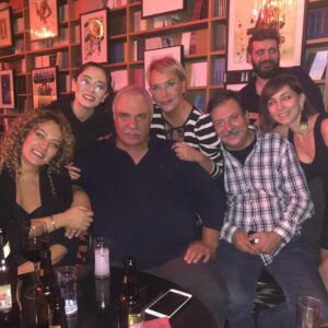Nihan Durukan Instagram - Bu akşam Dada Salon’da Americano gecesiydi.”Büyük Yalan” dizisinde birlikte çalıştığım,ustam,çok sevdiğim güzel kalpli abim,değerli oyuncu Halil Ergün izlemeye gelmiş.Nasıl mutlu oldum onu görmekten,anlatamam😍Çok yetenekli oyuncuları izlemek de ayrı bir keyifti.Herkesin emeğine sağlık,çok güzel bir gece oldu sayenizde.. @meldagur @mervesevi_ @necmiyapici @odulonline @severcanv @okanbayulgen @dadasalonkabarett #halilergün #dadasalonkabarett #americano #kabare