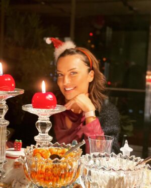 Nihan Durukan Instagram - Hadi gelsin 2022 🎉🎈🥰 📷 @sebnemmandirali 🙏🏻😘