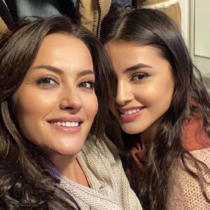 Nihan Durukan Instagram - Gerçekten böyle bir kızım olsa benden mutlusu olmazdı😍 @caglarhazal9 ❤️🧿