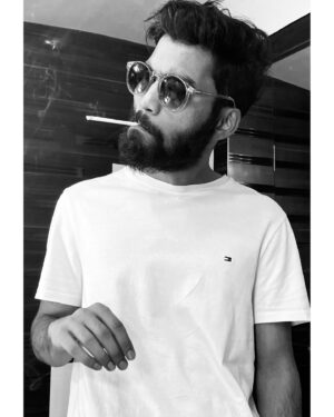 Nikhil Vijay Instagram - Supporting farmers by smoking tobacco grown by them.
📷 @luvvispute