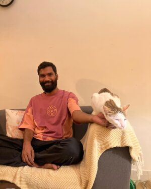 Nikhil Vijay Instagram - Kutkuti and Daddy 🌻
.
Also, My friend @sunny.ozo gifted me this cool T-shirt. Go check out his brand @ozo__world ✨❤️