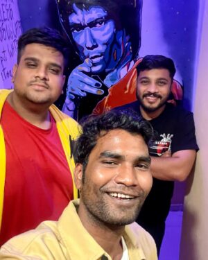 Nikhil Vijay Instagram - @raftaarmusic Bhai, pure soul and a warmest heart ❤️. 11th me tha tab se aap se milne ki iccha thi. Kuch din pahle khwab poora hua. Thank you so much bhai for inviting me and @ts.tales . Love you ❤️. Keep shining ❤️