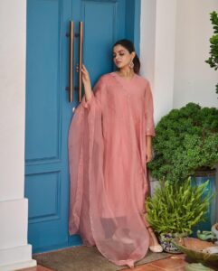 Actress Nikhila Vimal HD Instagram Photos and Wallpapers June 2024